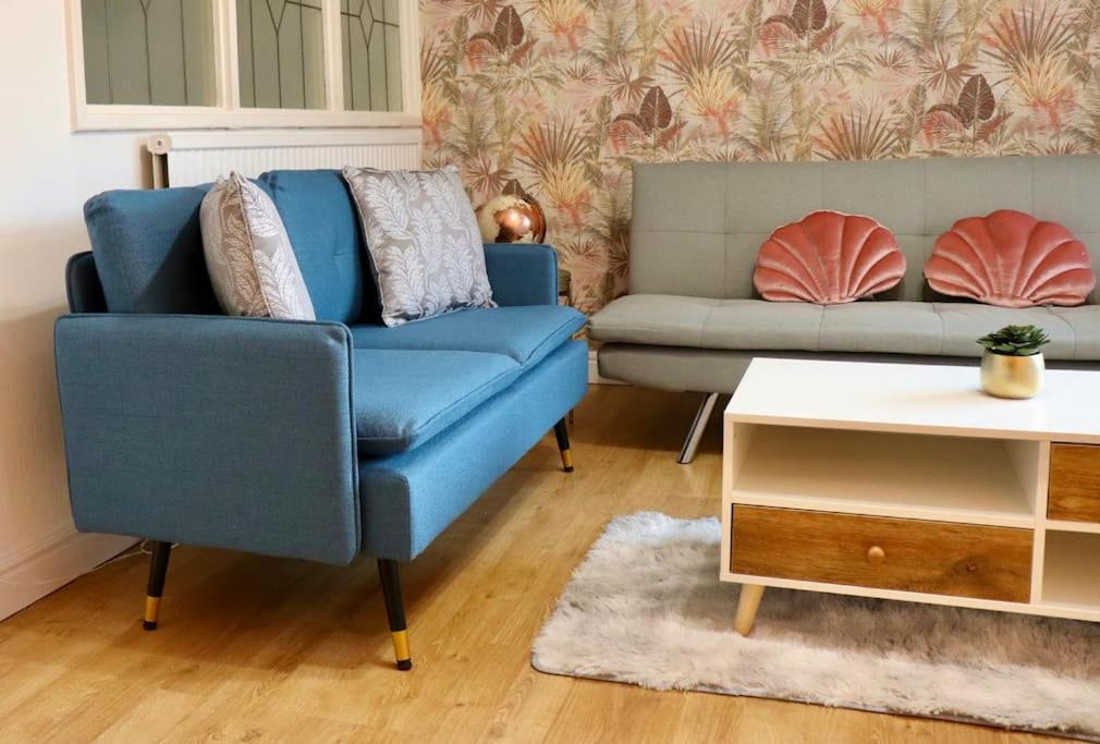 Lovely Staycation With Family Free Parking & Wifi Лидс Экстерьер фото