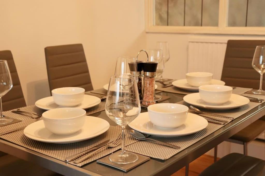 Lovely Staycation With Family Free Parking & Wifi Лидс Экстерьер фото