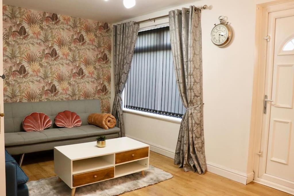 Lovely Staycation With Family Free Parking & Wifi Лидс Экстерьер фото